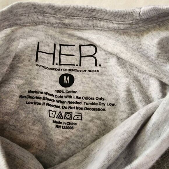 HER Light Gray Cropped Tshirt with Graphics Size Medium - Picture 5 of 6